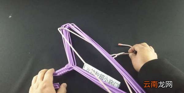 衣架固定圆筒怎么取，衣服架上面的滚子怎么拆卸视频