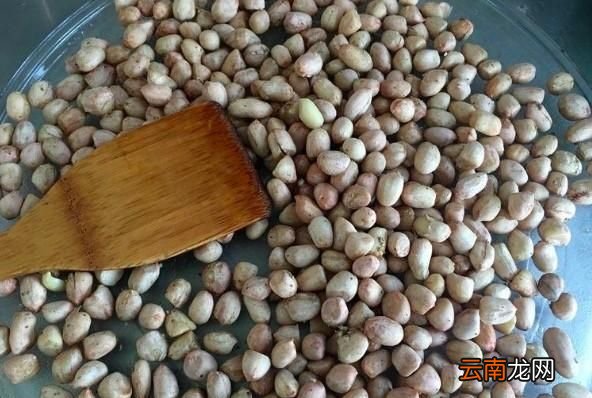 怎么使用微波炉做出美味的五香花生米呢