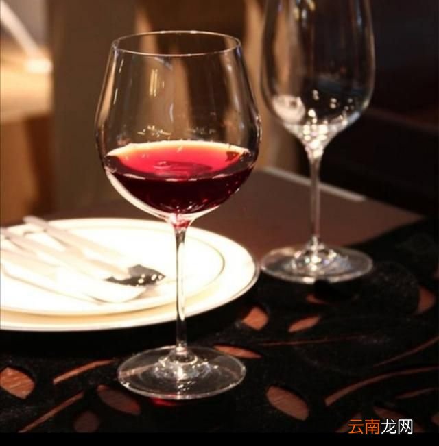 葡萄酒杯为啥都是高脚的