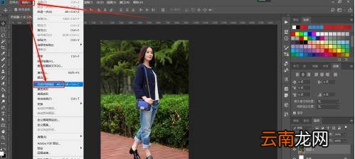 ps拉伸图片人物不变形