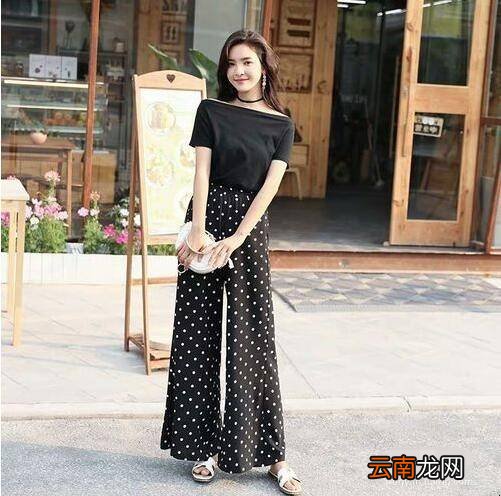 黑色波点裤子配什么上衣好看