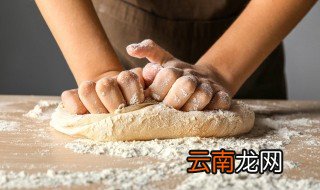 500克面粉放多少水 500克面粉应该放多少水呢