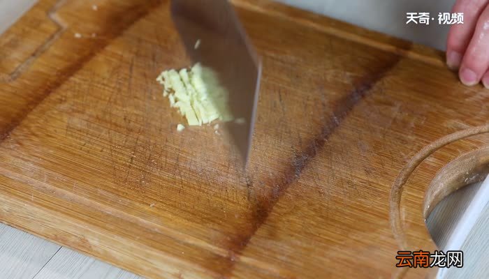 剩下的饺子皮怎么做好吃 饺子皮的做法