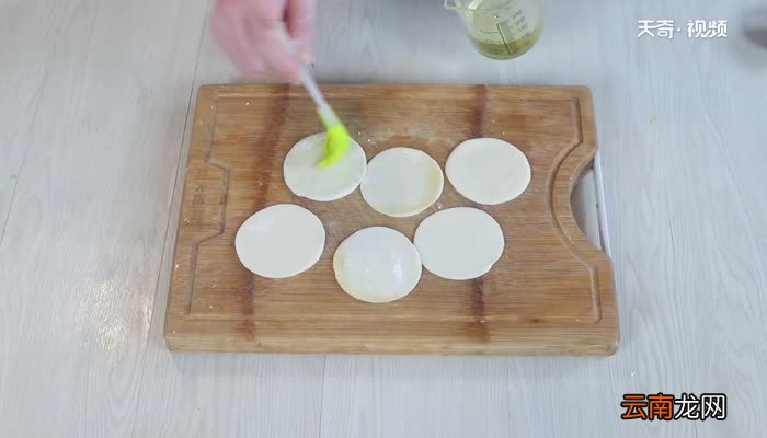 剩下的饺子皮怎么做好吃 饺子皮的做法