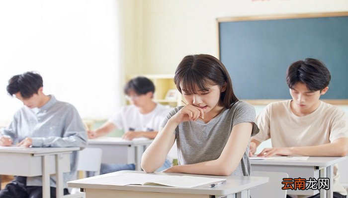激励初三学生拼搏的话 初三励志语录唯美语句
