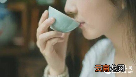 手执香茗，用心品尝，让生活更舒心
