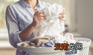 白色衣服染色怎么清洗 衣服被泥土染色了怎么洗
