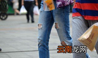 牛仔裤染色不均怎么使深色褪掉 牛仔裤染色不均怎么洗