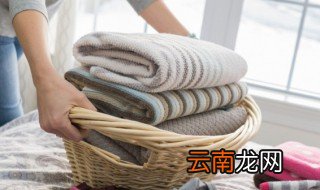 白衣服染色了怎么洗才能变白 白衣服染色了怎么洗