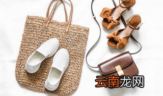 白鞋染色了怎么洗干净 小白鞋里面染色了怎么洗
