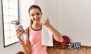 孩子用水杯砸了人怎么办，被水杯砸脑袋怎么办