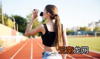 塑料水杯粘胶怎么去除 水杯食用硅胶脱落怎么黏贴