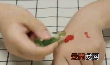 如何清洗油彩笔的痕迹