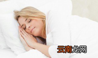 睡枕头会驼背吗 天天睡枕头会驼背吗