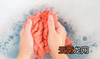 中药弄到白色的衣服上怎么洗 中药弄到白色的衣服上如何洗