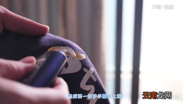 衣服上面的压胶字母掉胶了怎么修复 衣服上面的压胶字母掉胶了怎么修复快