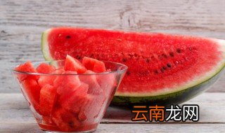 西瓜怎样选熟的 怎么选成熟西瓜
