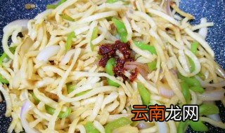 萝卜肉丝炒饼丝的做法 萝卜肉丝炒饼丝的制作方法