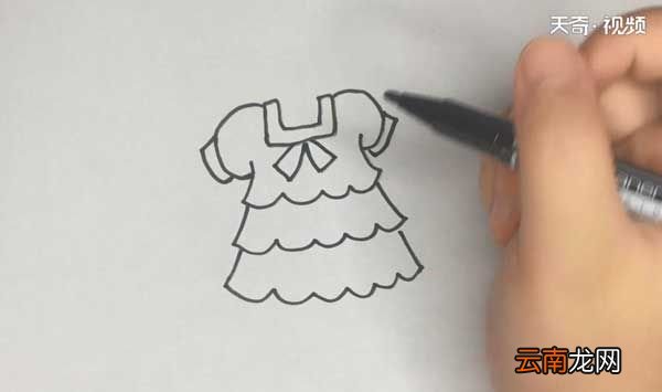 小裙子简笔画