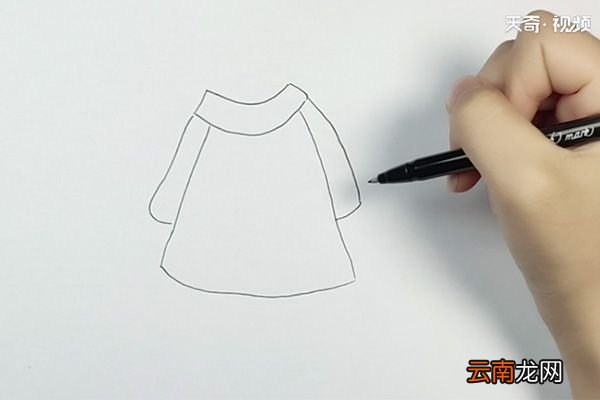 幼儿女孩服饰简笔画