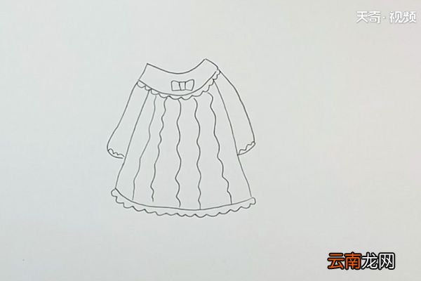幼儿女孩服饰简笔画