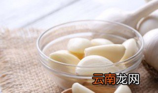 酱油腌大蒜的家常方法 教你酱油腌大蒜的家常方法