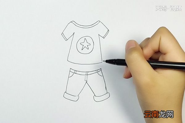 幼儿男服饰简笔画