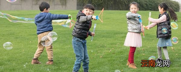 在家做的体育亲子游戏
