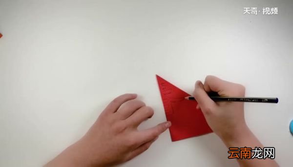 春字灯笼的做法 怎么做春字灯笼