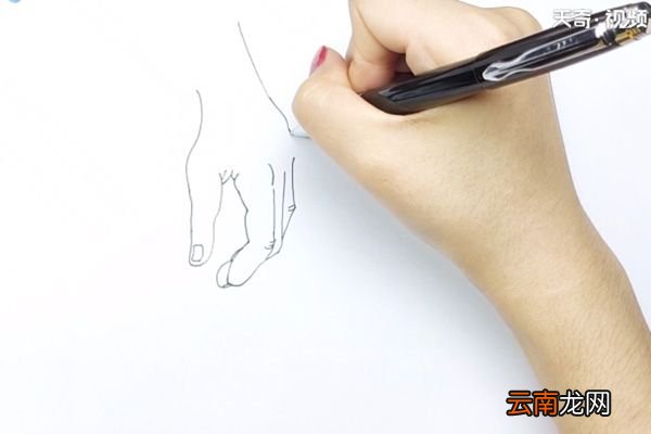 大手牵小手简笔画
