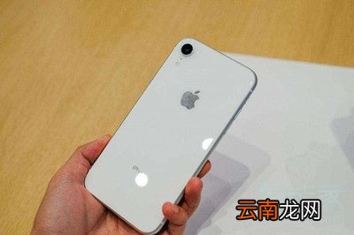 iphone xr卡贴怎么放