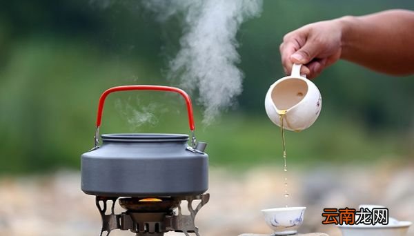 蒸发和沸腾都是水从什么变成什么的现象 蒸发和沸腾都是什么变成什么的现象