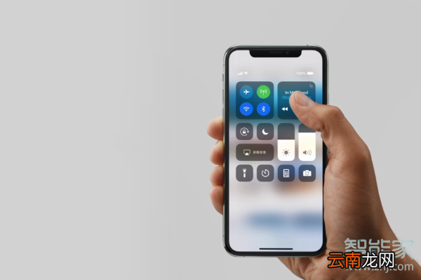 iPhone11pro max怎么打开控制中心