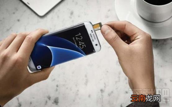 如何让 Galaxy S7 同时支持双 SIM 卡和存储卡