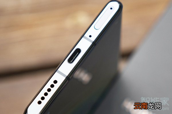 华为mate30pro是立体声双扬声器吗