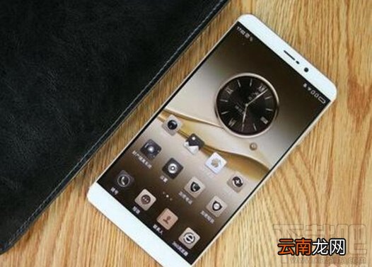 360手机q5怎么插卡/装卡？360q5手机SIM卡安装教程