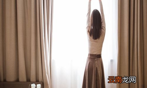 窗帘布太大怎么洗方便 窗帘多久洗一次