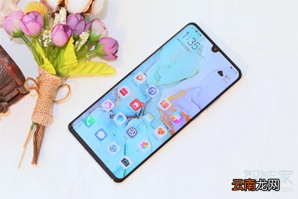p30pro是曲面屏吗