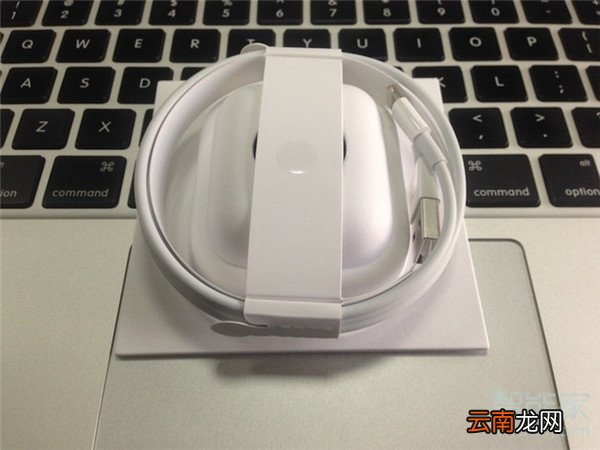 airpods充电器和手机通用吗