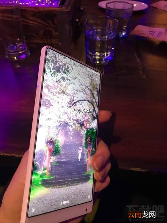 小米MIX白色版好看吗 小米MIX白色版真机上手图片