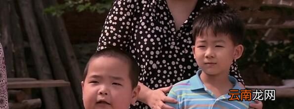 你为什么推人那小女孩是什么梗？