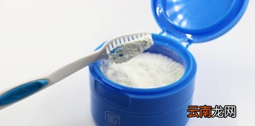 牙膏是谁发明的？
