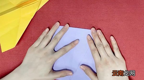 直线纸飞机怎么折