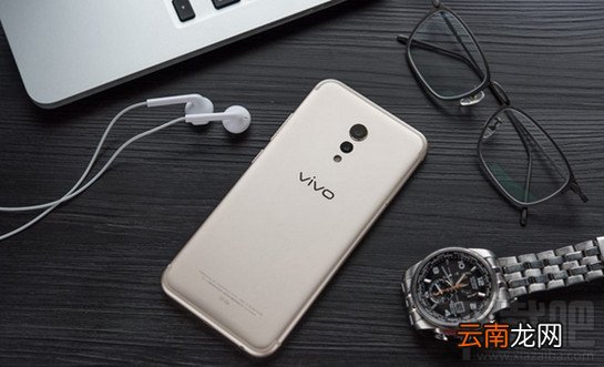 华为荣耀Magic未来手机怎么样？荣耀Magic和vivo Xplay6哪个好