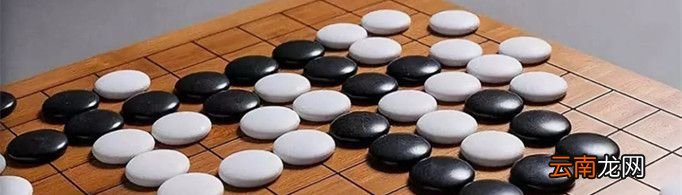 为什么围棋的黑子比白子大？