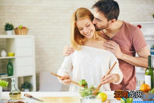 怎么用桌子角自我安慰 用桌子角自褽啊哈是什么体验