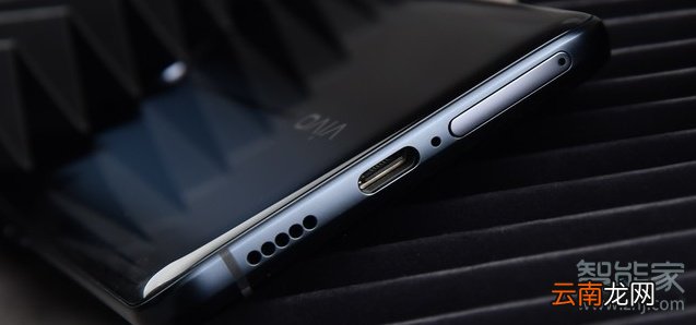 vivos5有没有双扬声器