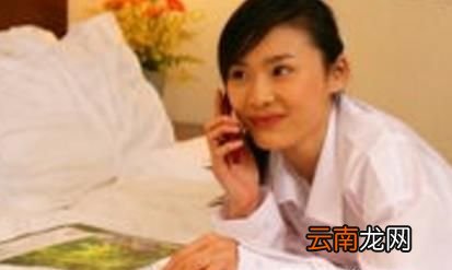 为啥酒店的床尾要放一块布？