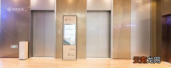 电梯下降怎么自救 电梯下降的自救方法