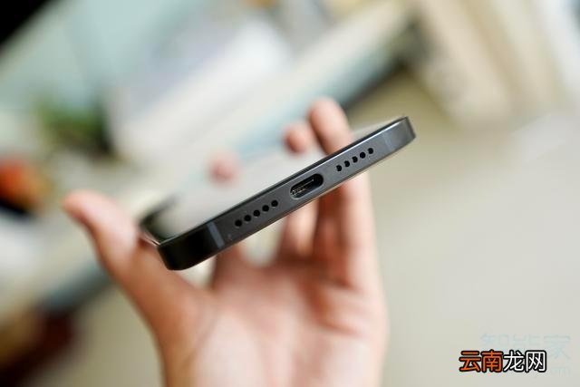 坚果pro3有耳机孔吗